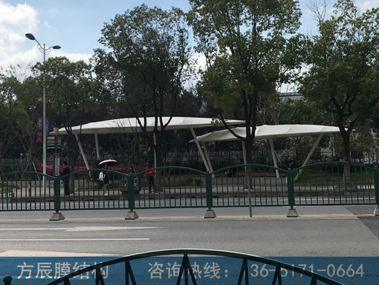 上海市奉贤区南桥环城东路国税局段膜结构景观棚工程